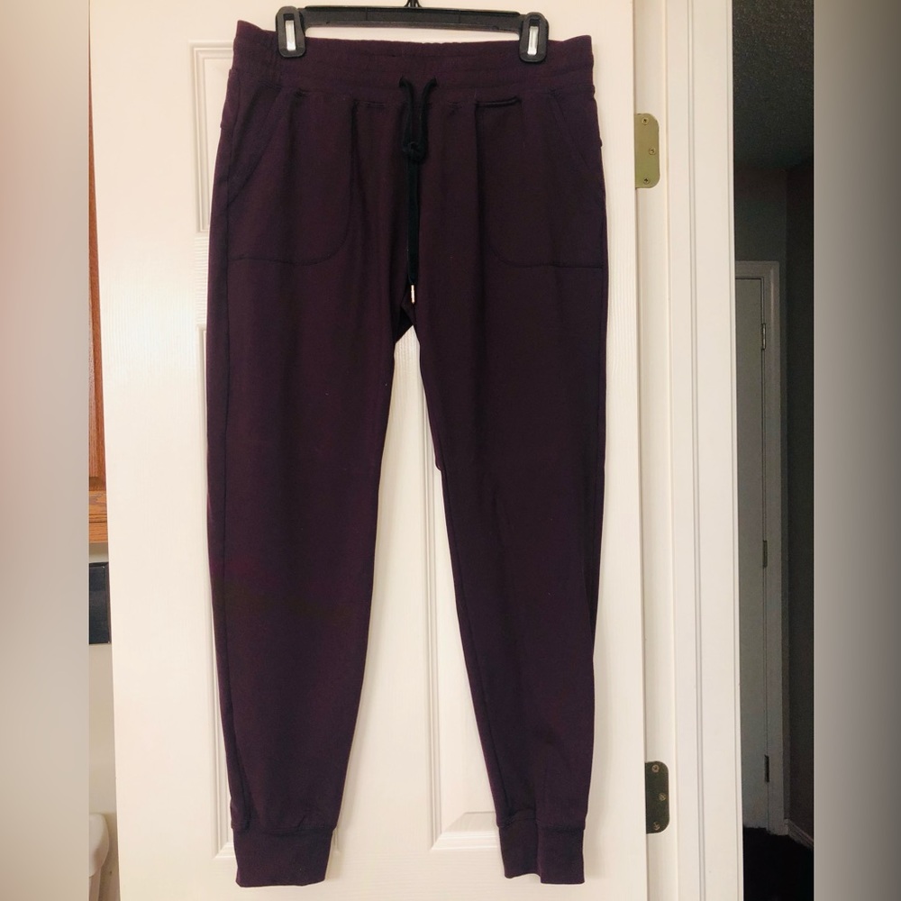 Zyia women’s Size Large plum color medium weight pull up  casual Joggers